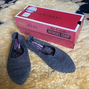 Cleo - Star Daze Skechers flats, size 6.5, charcoal/silver